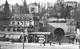 Funiculaire Lausanne - Bahnhof Lausanne - rechts die Station der Standseilbahn Ouchy - Flon - links die Standseilbahn funiculaire Lausanne Gare - Flon