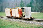 Standseilbahn Rondchâtel Papierfabrik - Holzlager - Standseilbahn-Zug unterwegs