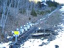 Kandersteg Skizentrum Ski Schanzen - Der alte Habegger Schrägaufzug - ein Monorack mit Windenantrieb - ein Unikat der bekannten Firma Habegger - hier steht der Zug in der Talstation