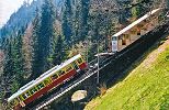 Ehemalige Standseilbahn Lauterbrunnen - Grütschalp - 1965 wurde dieser neue Wagen der Bahnlinie Grütschalp - Mürren BLM mit der Standseilbahn auf die Grütschalp transportiert - Foto Peter Willen