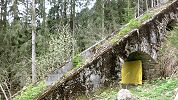 Ehemalige Standseilbahn Lauterbrunnen - Grütschalp - Im Jahr 2020 ist das ehemalige Trassee der Standseilbahn immer noch vorhanden - Viadukt unterhalb von der Bergstation - Foto 2020 Markus Seitz standseilbahnen.ch