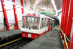 Metro Alpin - Standseilbahn Saas Fee Felskinn - Mittel Allalin - der alte Wagen 1 in der Bergstation Mittel Allalin - höchste Standseilbahn Station der Welt auf 3445 Metern über Meer - Foto 2017 Archiv standseilbahnen.ch