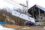 Standseilbahn Saas Fee Felskinn - Mittel Allalin - Die neuen Wagen kamen 2024 mit der Luftseilbahn zur Talstation Felskinn auf 2980 MüM - eine grossartige Leistung von Garaventa