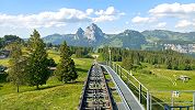 Stoosbahn neue Standseilbahn Stoos - Aussicht aus dem Wagen in der Bergstation - so eine wunderschöne Landschaft