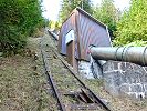 Standseilbahn Unter Axeli - Arnisee - die ehemalige Standseilbahn im Jahr 2024 - Steigung bei der Talstation Unter Axeli - Foto Archiv standseilbahnen.ch