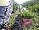 Standseilbahn Amsteg Kraftwerk SBB - Bristen Wasserschloss - Wagen der Standseilbahn, Strecke und Druckleitungen im Jahr 2023 - Foto Archiv standseilbahnen.ch