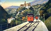 Standseilbahn Funicolare Locarno Madonna del Sasso Orselina - vor vielen Jahren bei der Ausweiche - im Hintergrund die bekannte Wallfahrtskirche Madonna del Sasso