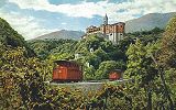Standseilbahn Funicolare Locarno Madonna del Sasso Orselina - vor vielen Jahren bei der Ausweiche - im Hintergrund die bekannte Wallfahrtskirche Madonna del Sasso
