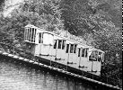 Standseilbahn Funicolare Locarno Madonna del Sasso Orselina Wagen auf dem Viadukt Standseilbahn Funicolare Locarno Madonna del Sasso Orselina Wagen auf dem Viadukt