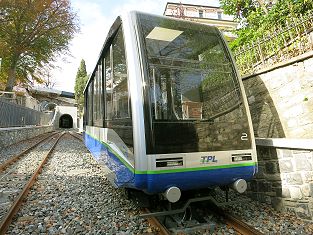 Standseilbahnen Standseilbahn Lugano Stazione - Wagen 2016 in der Ausweiche Schweiz - Funicolare Lugano Stazione FFS Svizzera