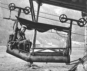 Luftseilbahn Grafenort Münchmatt - Bielen - Niederberger Schiffli in der Talstation - Foto Bücher von Arnold Odermatt - historische Fotos aus Nidwalden