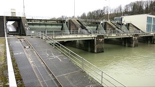 Boottransportanlage beim Kraftwerk Flumenthal in Attisholz - Standseilbahn für Boote und Schiffe - Foto Markus Seitz Archiv standseilbahnen.ch