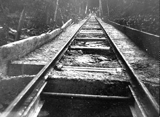 Standseilbahn für Materialtransport beim Flankierwerk Magadino - Foto Archiv standseilbahnen.ch