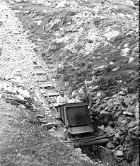 Schrägaufzug Mangangrube Parsettens - Bremsberg (eigentlich) für Materialtransport - Talstation - Foto Archiv standseilbahnen.ch
