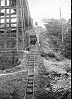 Kiestransport bei der Thurbrücke Schwarzenbach SG - Material - Standseilbahn für den Kiestransport - beide Wagen und die Ausweiche - Foto Archiv standseilbahnen.ch